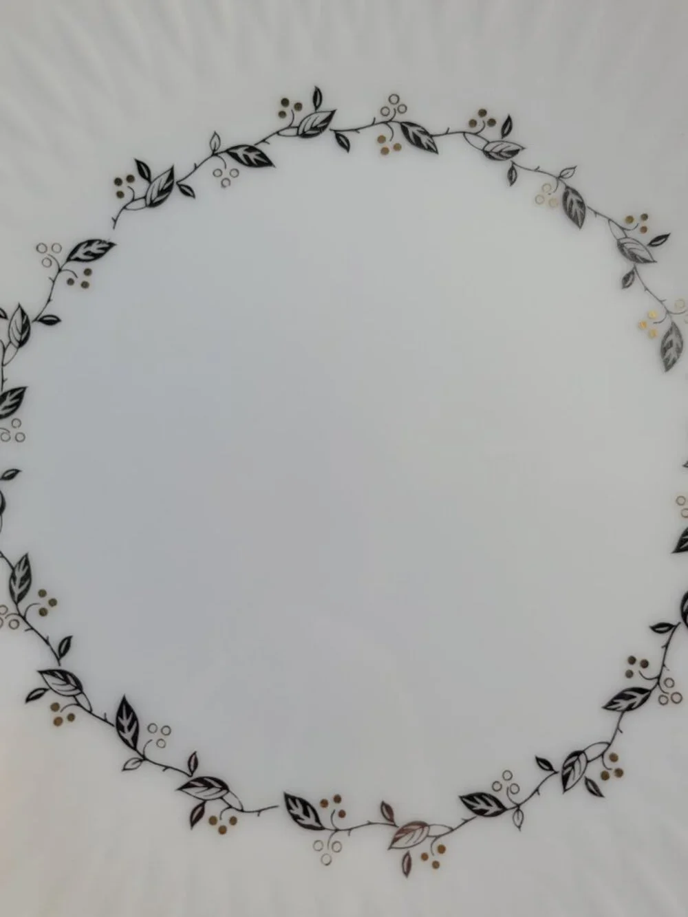 FOUR Sango Carillon Salad Plates White Gold Berries Platinum Leaves 8 Inch